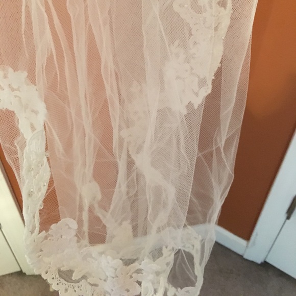 Ivory veil with lace - Picture 2 of 3